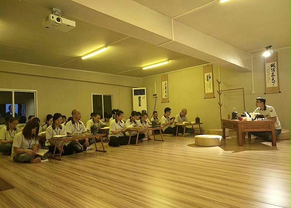 东莞市马驰科注塑模具厂