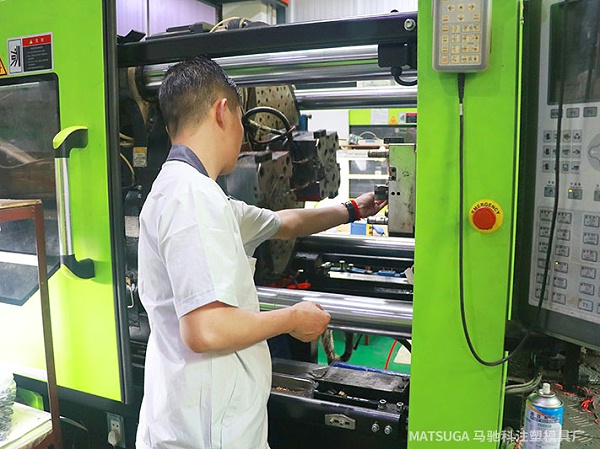 东莞市马驰科注塑加工设备